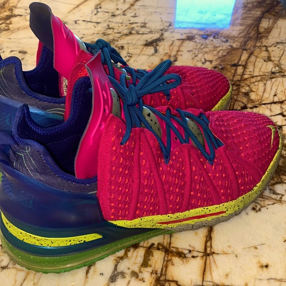 “NIKE LEBRON XVIII” PINK & Blu Sz:13 MENS (used) GREAT CONDITION - Picture 2 of 6
